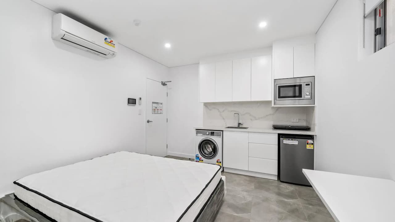 Furnished room studio flat for rent