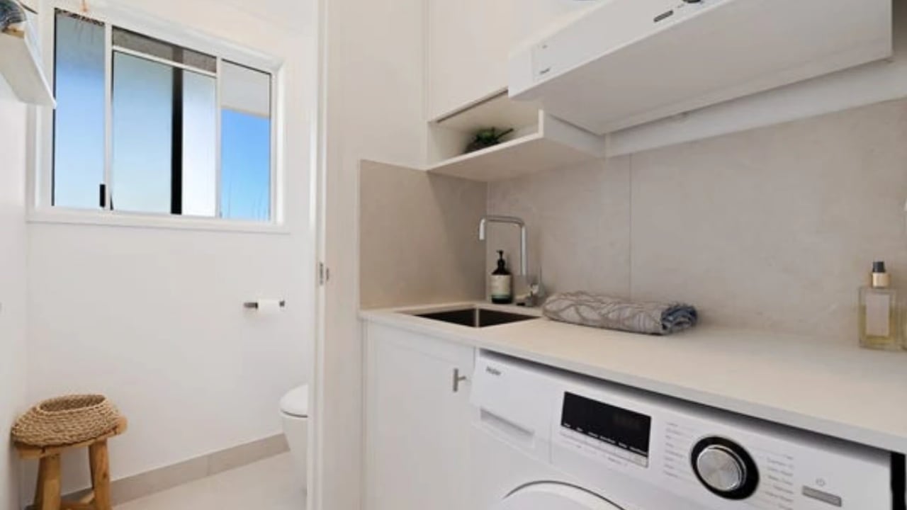 Furnished room with ensuite in a flatshare
