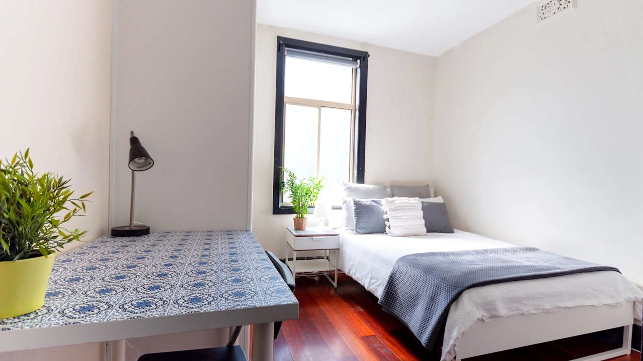 Furnished room in a flatshare