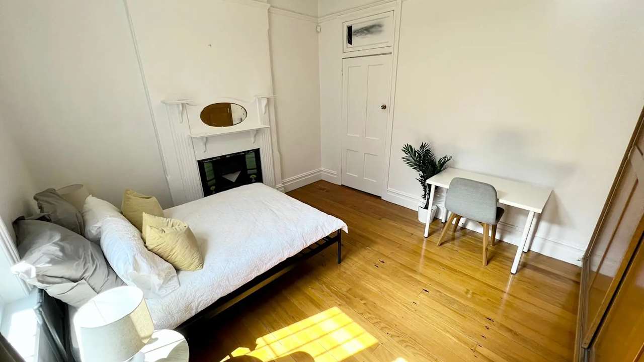 Room in a share house