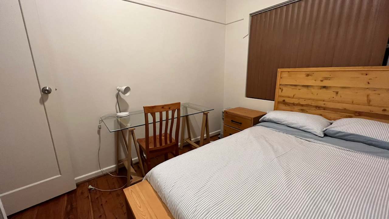 Furnished room in a flatshare