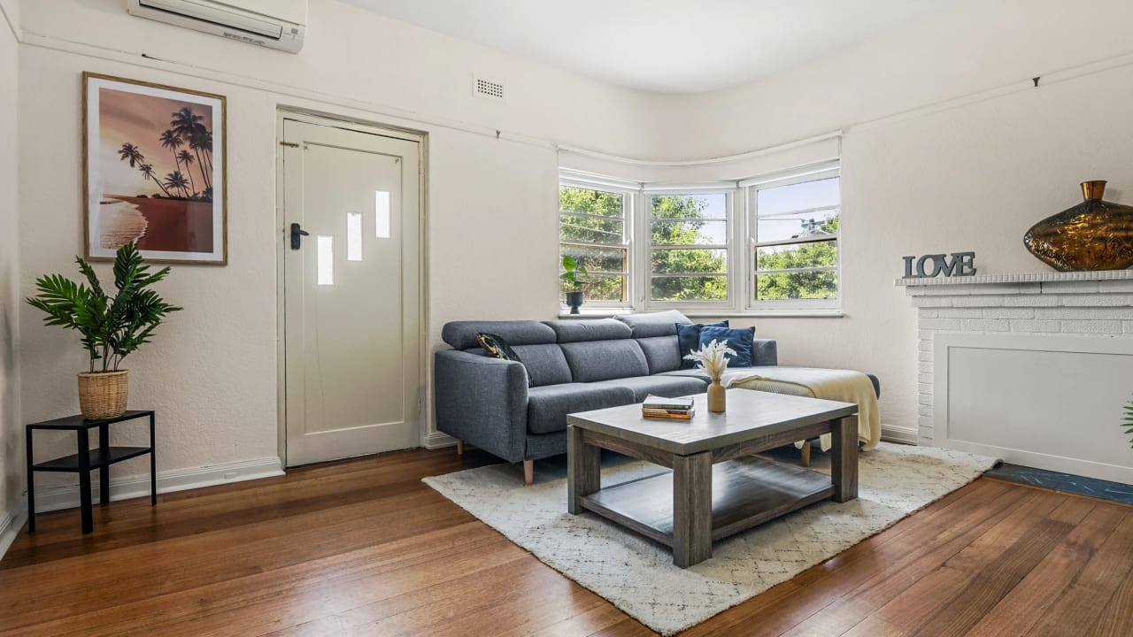 Whole property with 2 rooms for rent
