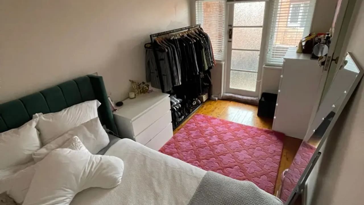 Unfurnished room in a flatshare