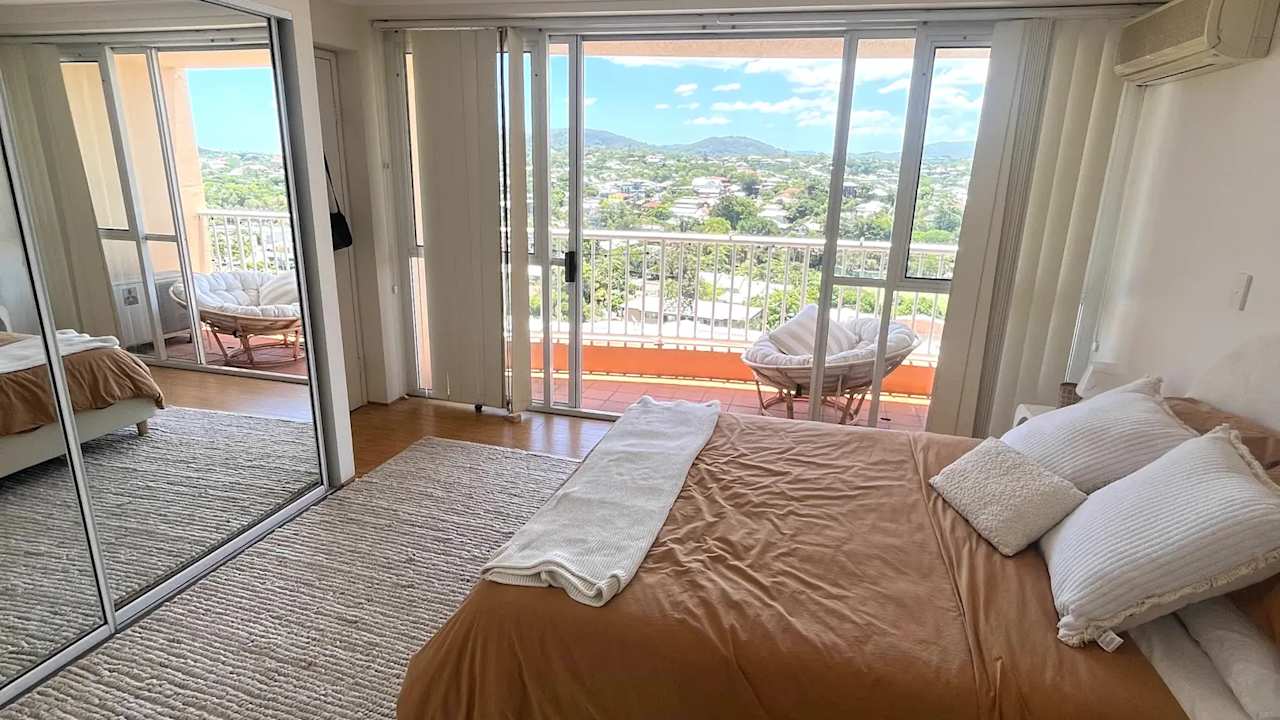 Unfurnished room with own bathroom