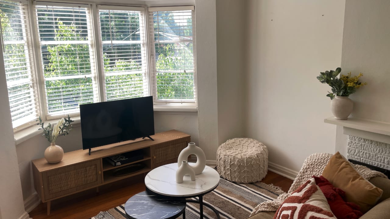 Furnished room in a flatshare