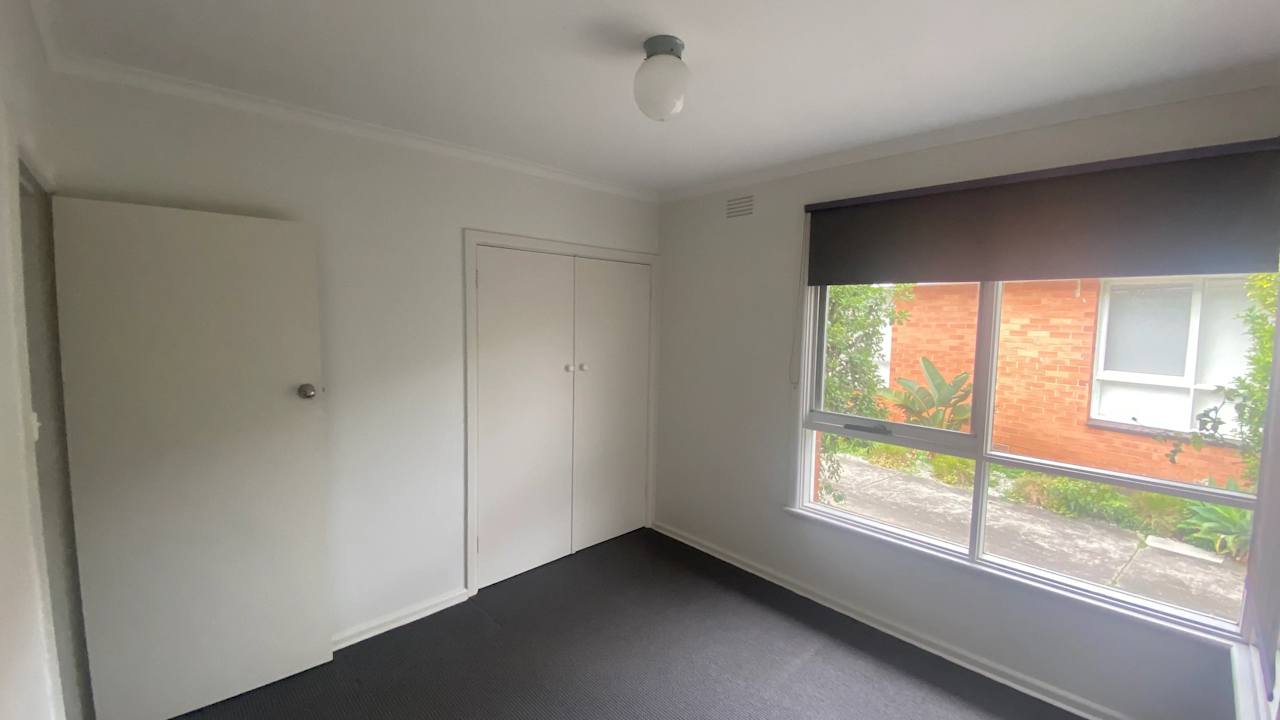 Unfurnished room in a flatshare