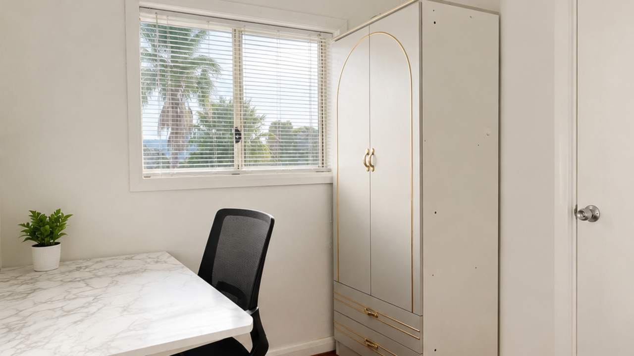 Furnished room in a flatshare