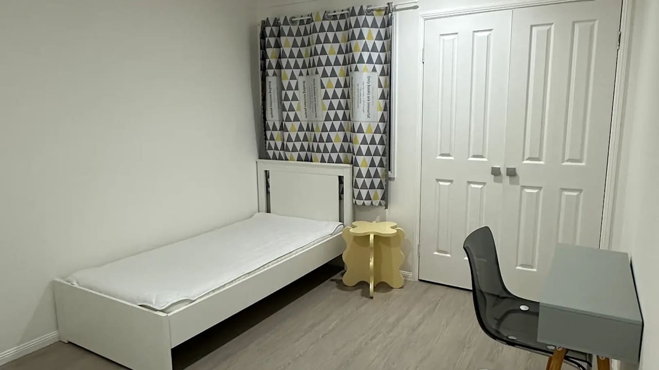 Furnished room in a share house