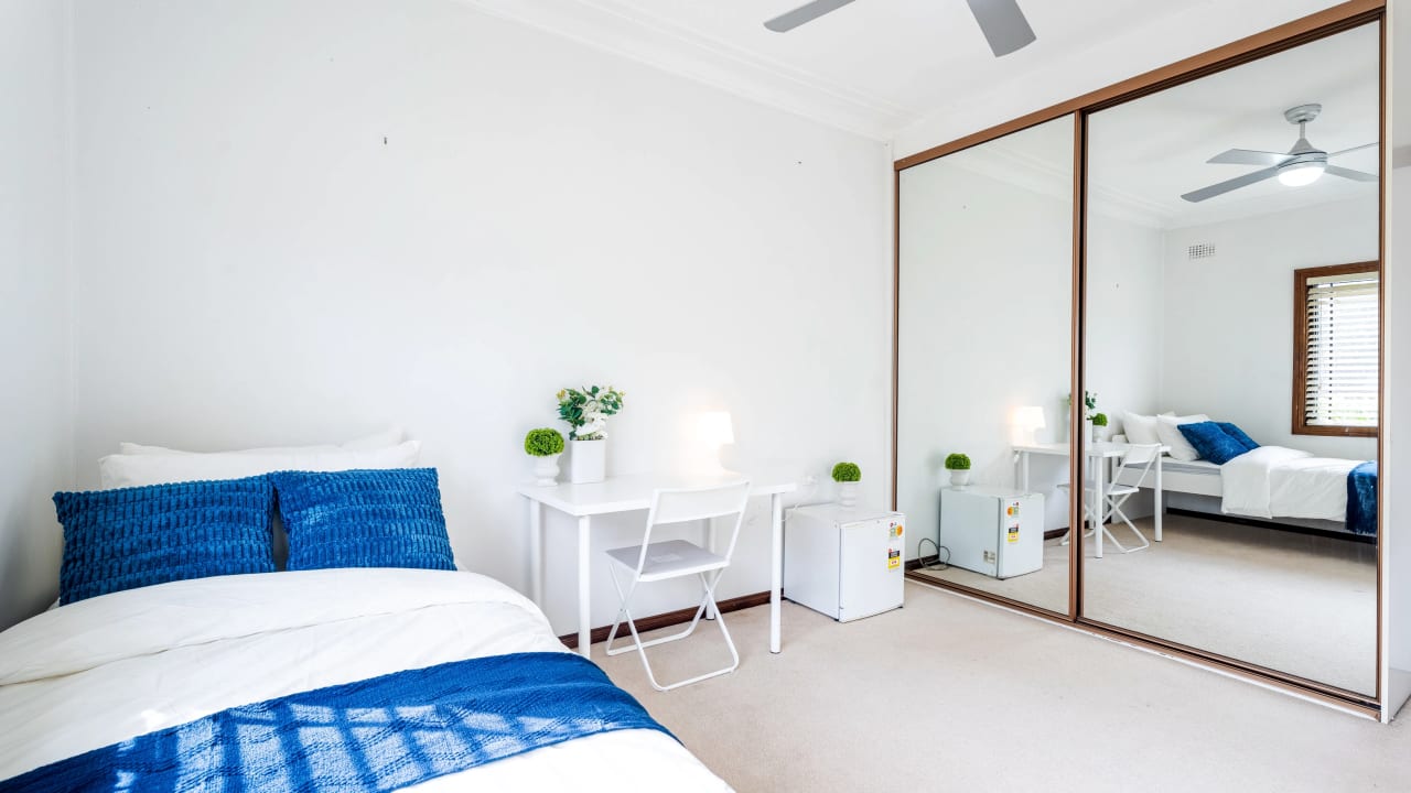 Furnished room in a share house