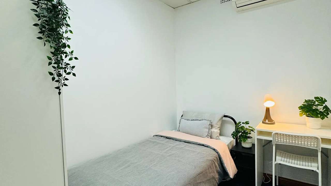Furnished room in a flatshare