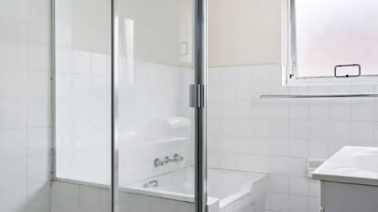 Unfurnished room in a flatshare
