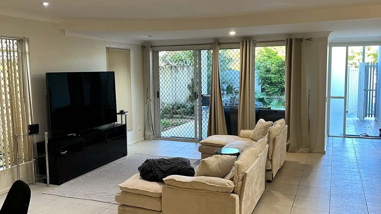 Unfurnished room in a flatshare