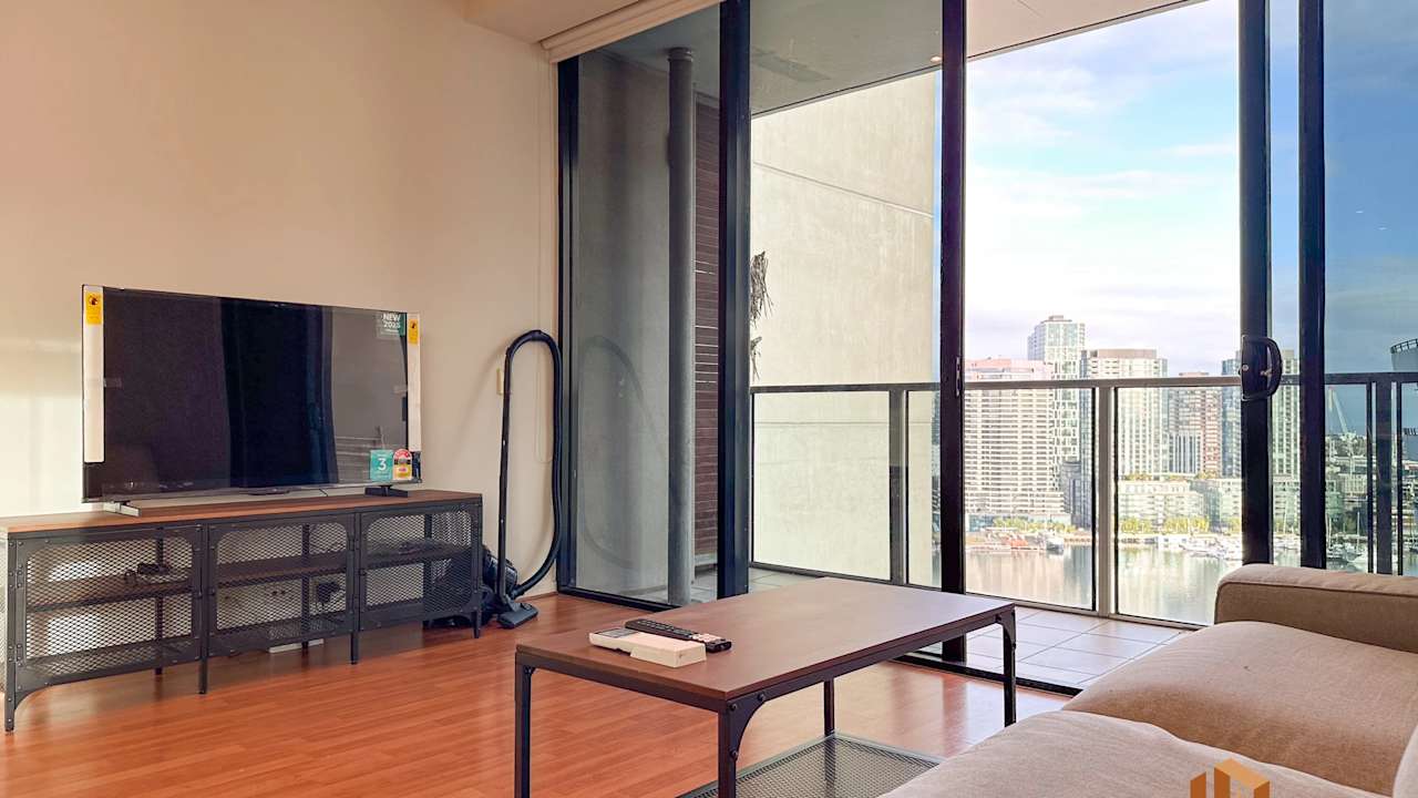 Furnished room with ensuite in a flatshare