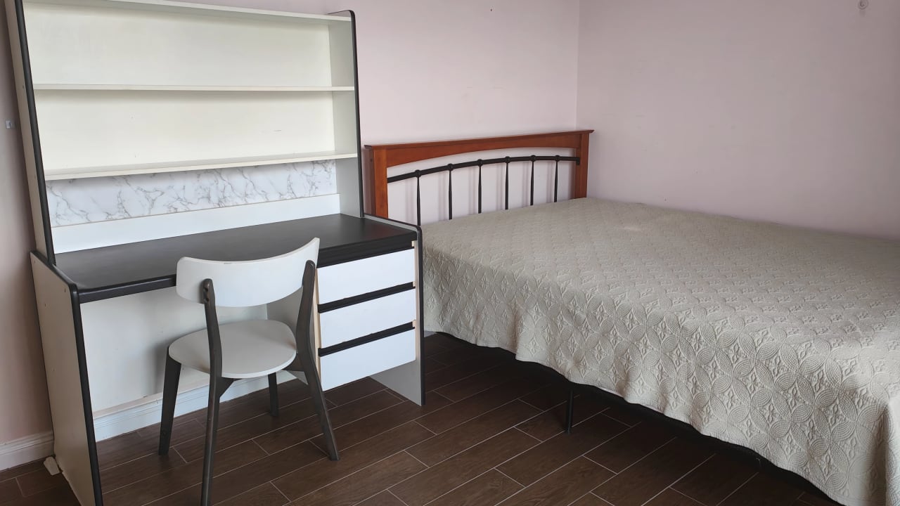 Furnished room in a flatshare
