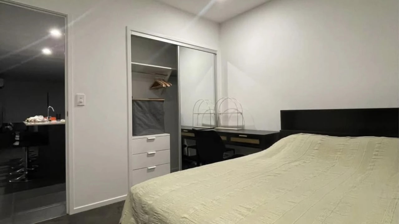 Furnished room in a share house