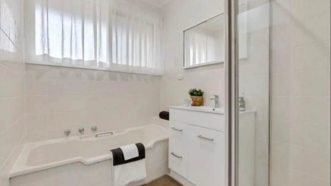 Room in a share house