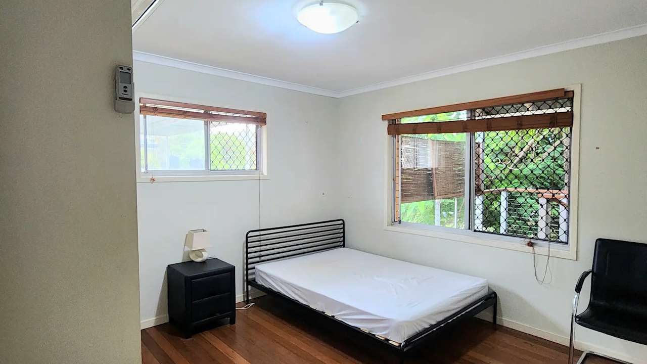 Room in a share house