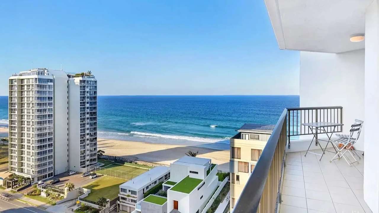 Furnished room with ensuite in a flatshare