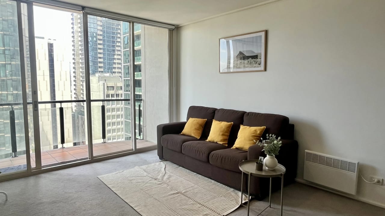 Furnished room in a flatshare