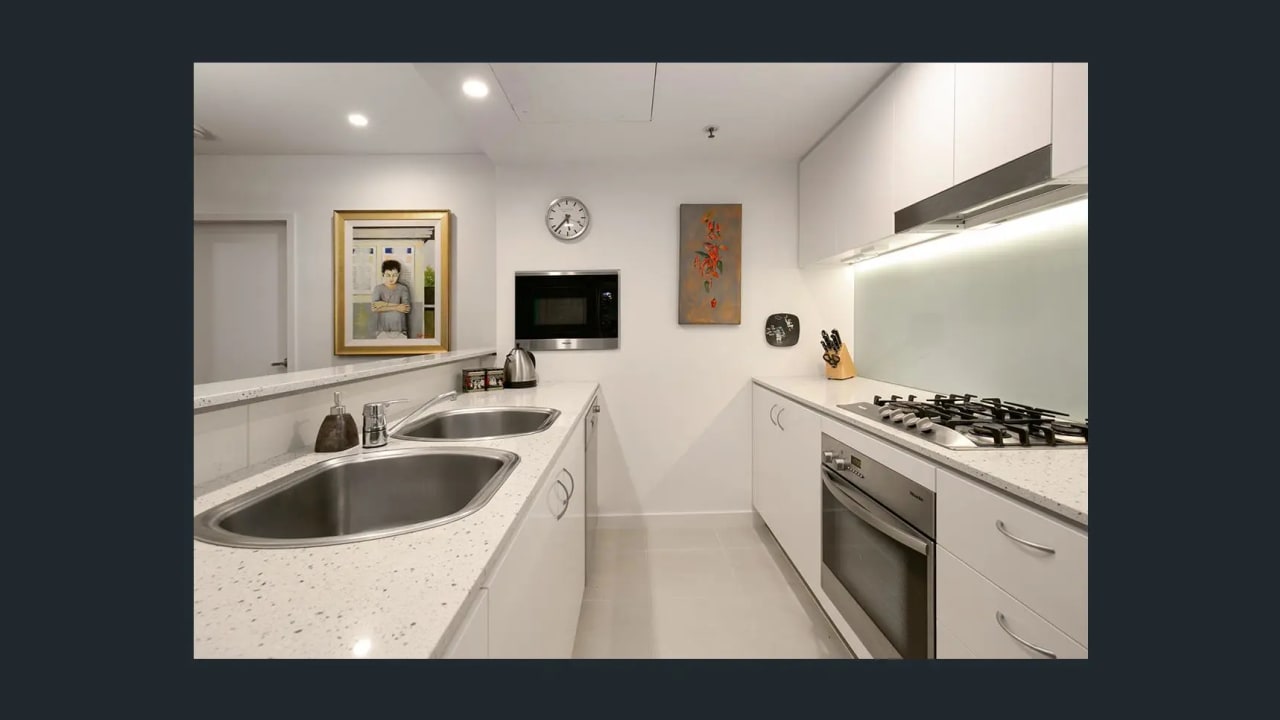 Furnished room with ensuite in a flatshare