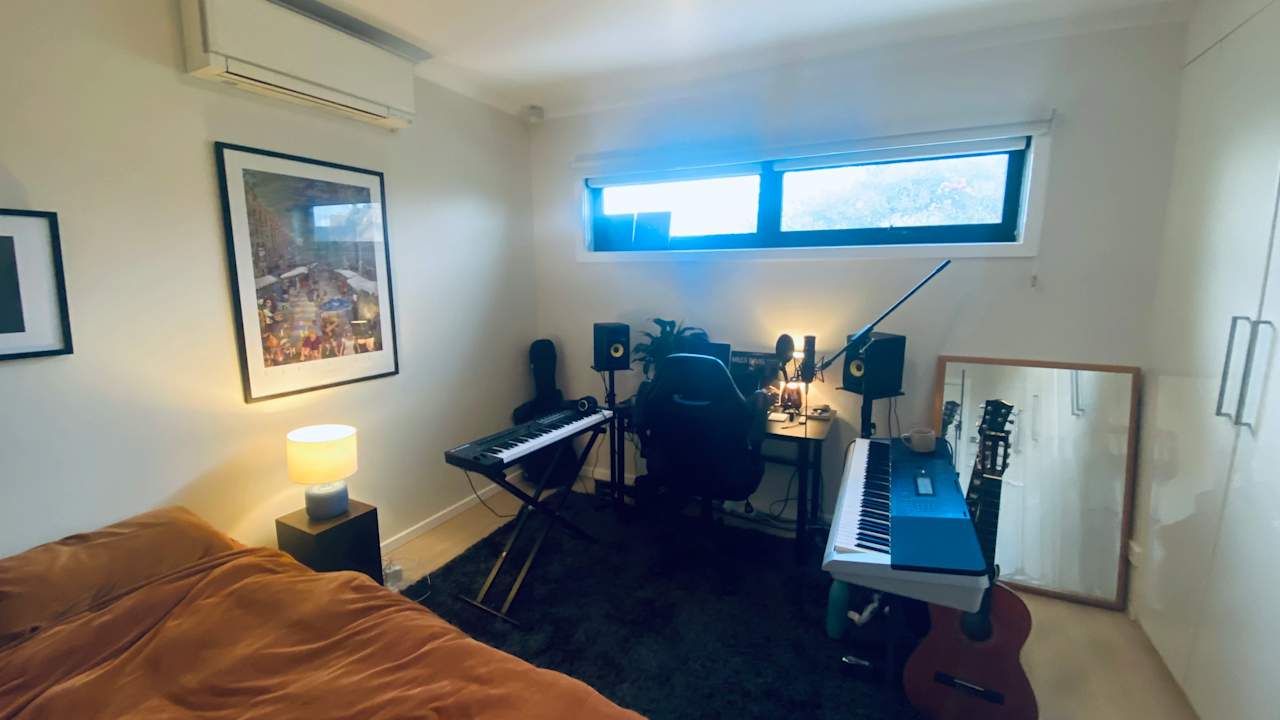 Furnished room in a share house