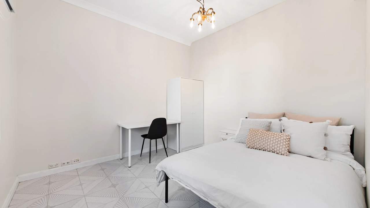 Room in a share house