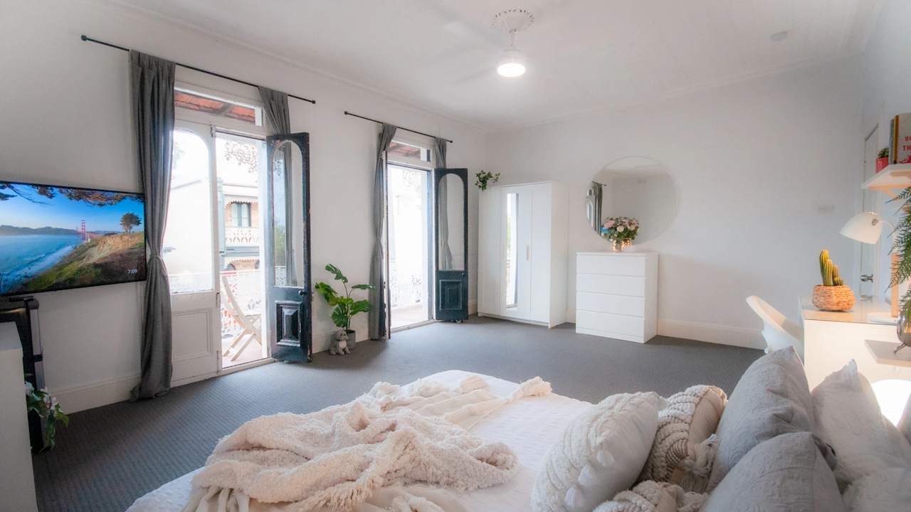 Furnished room in a share house