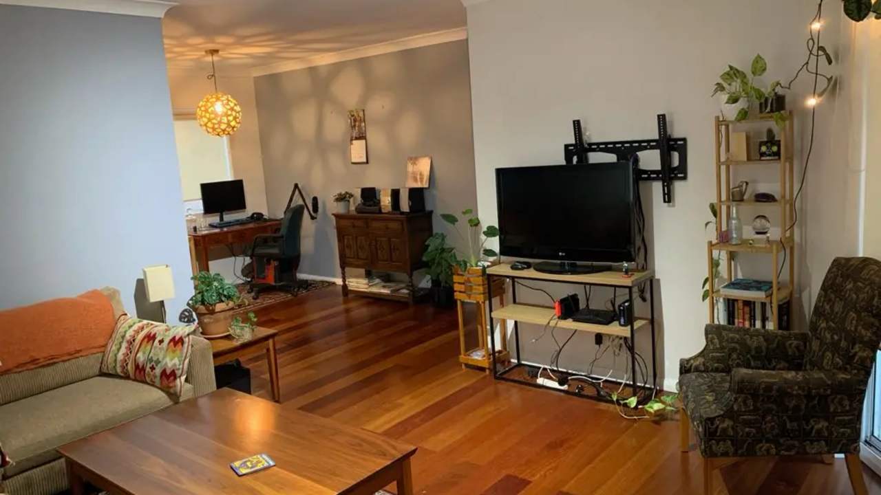 Unfurnished room in a flatshare