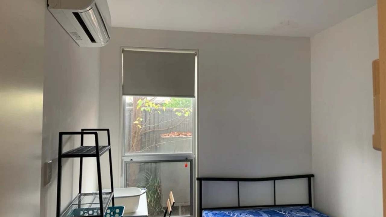 Room in a share house