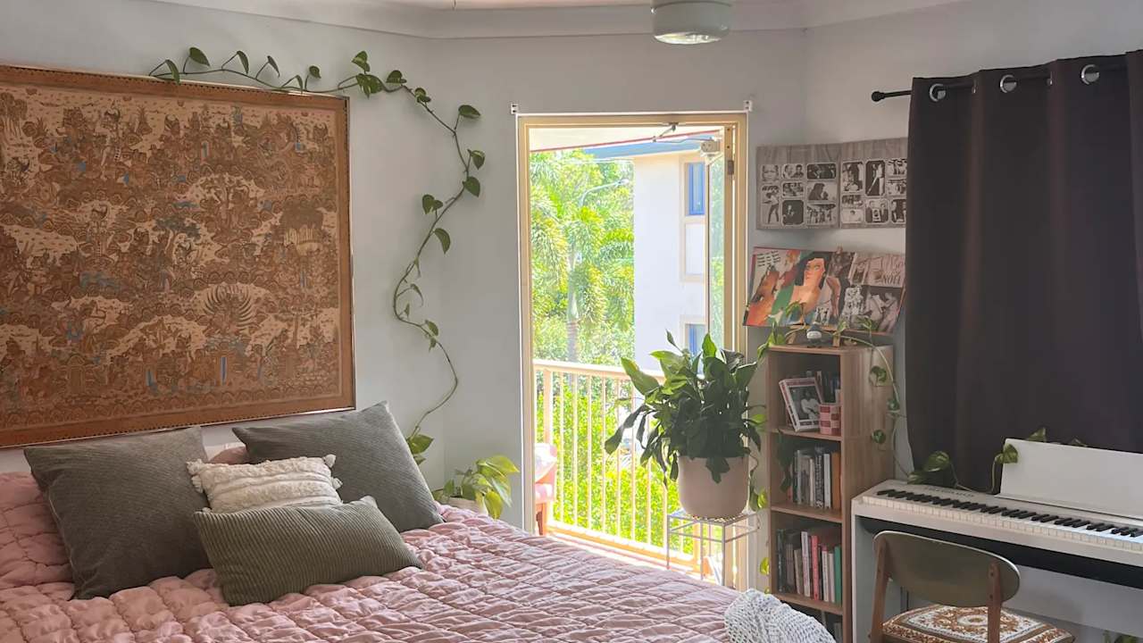 Unfurnished room with ensuite in a flatshare