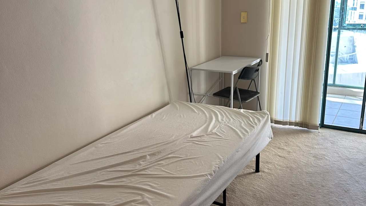 Furnished room in a flatshare