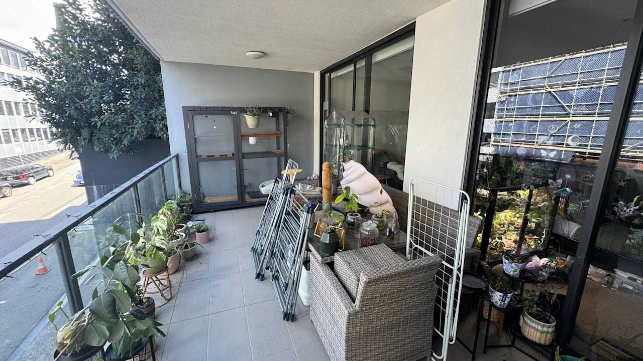 Unfurnished room with own bathroom