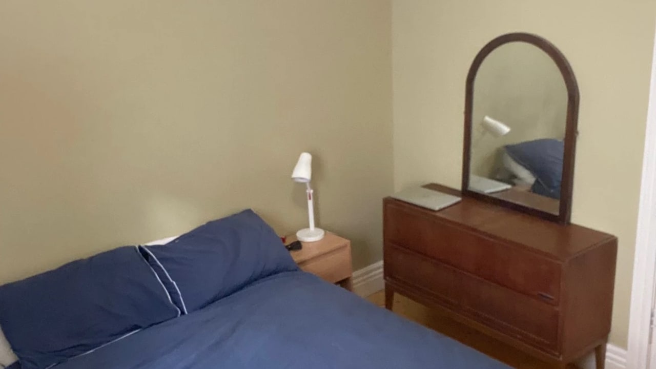 Room in a share house
