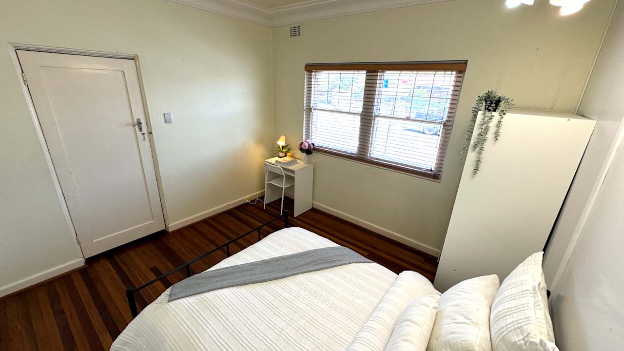 Furnished room in a flatshare