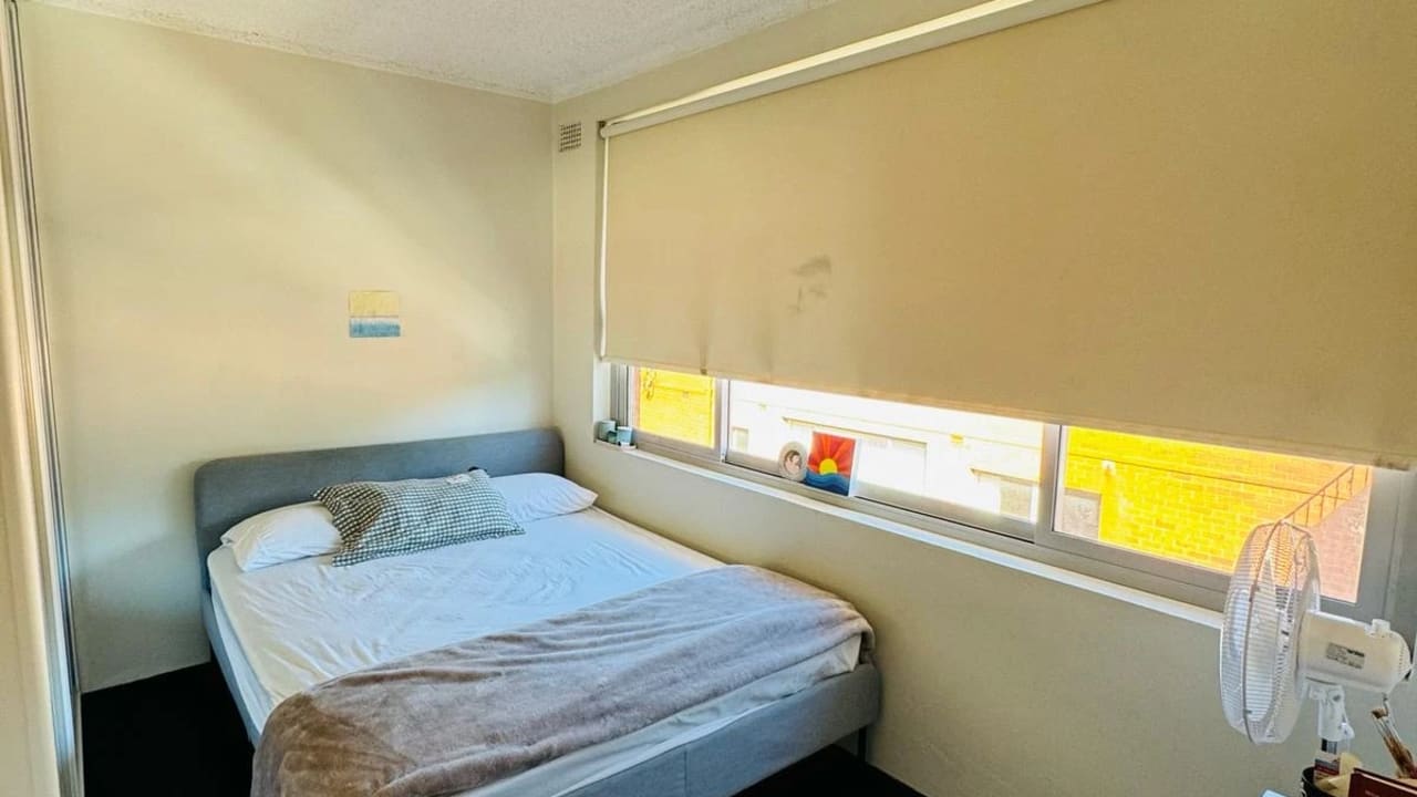 Furnished room in a flatshare