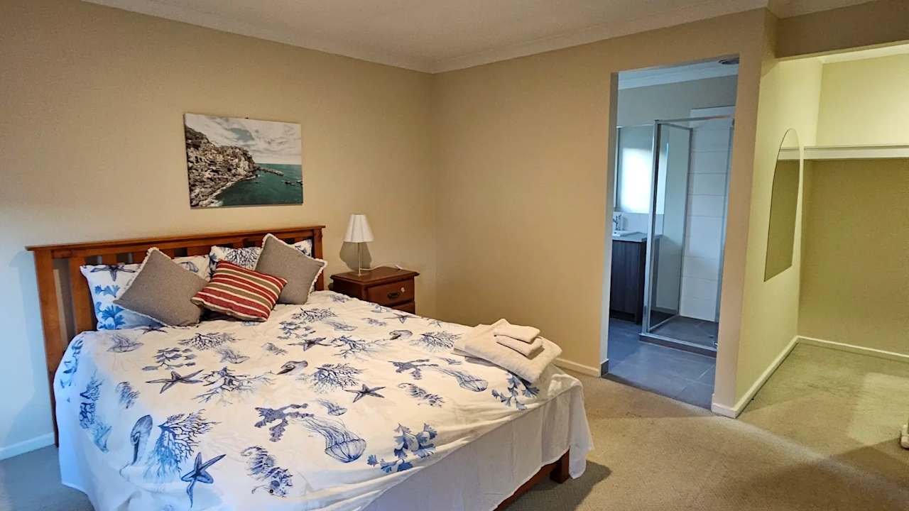 Furnished room in a share house