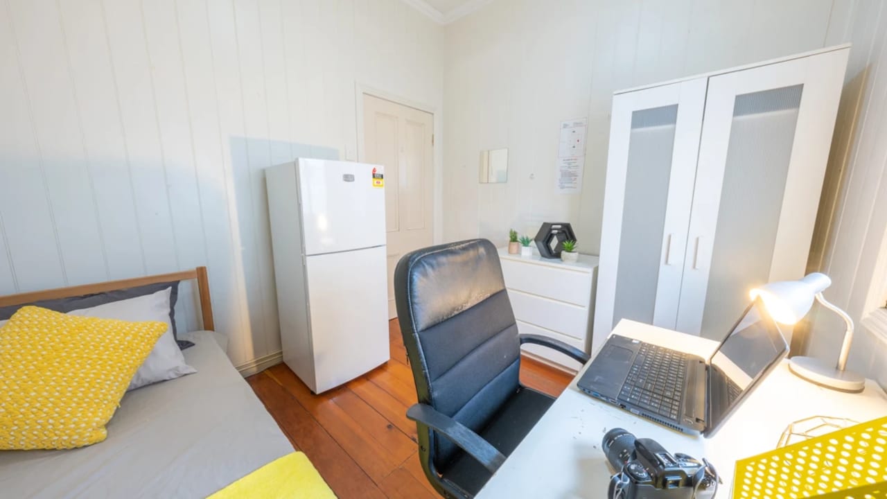 Furnished room in a share house