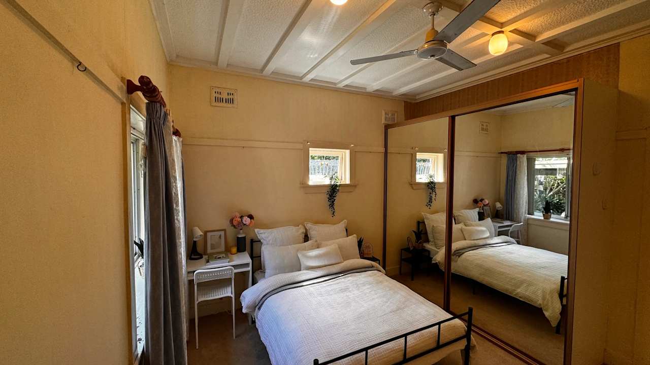 Furnished room in a flatshare
