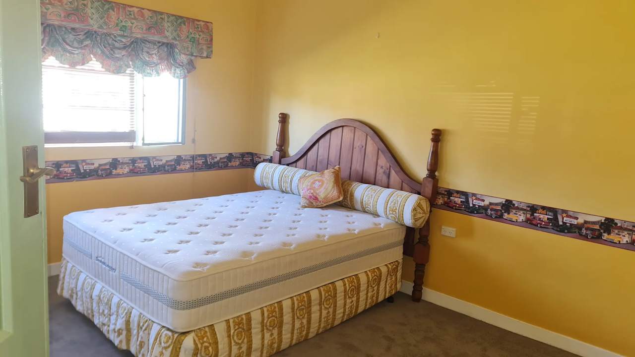 Room in a share house
