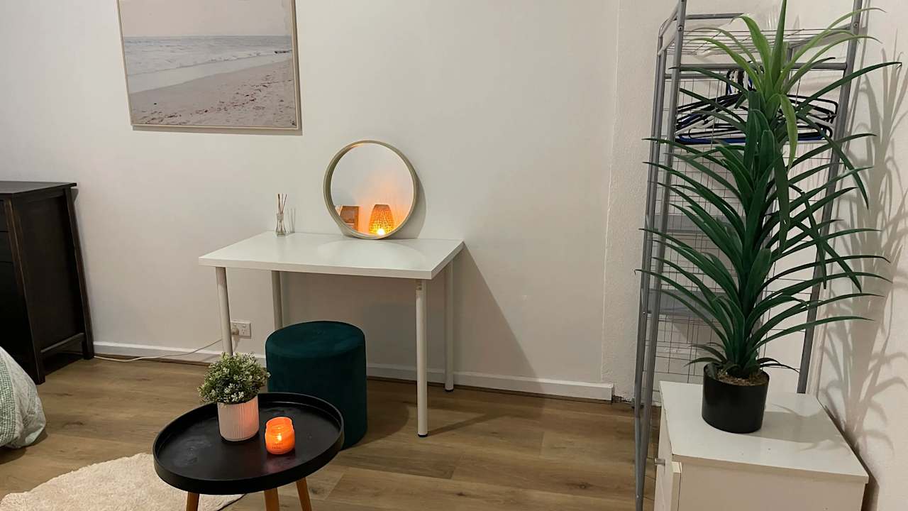 Furnished room in a flatshare