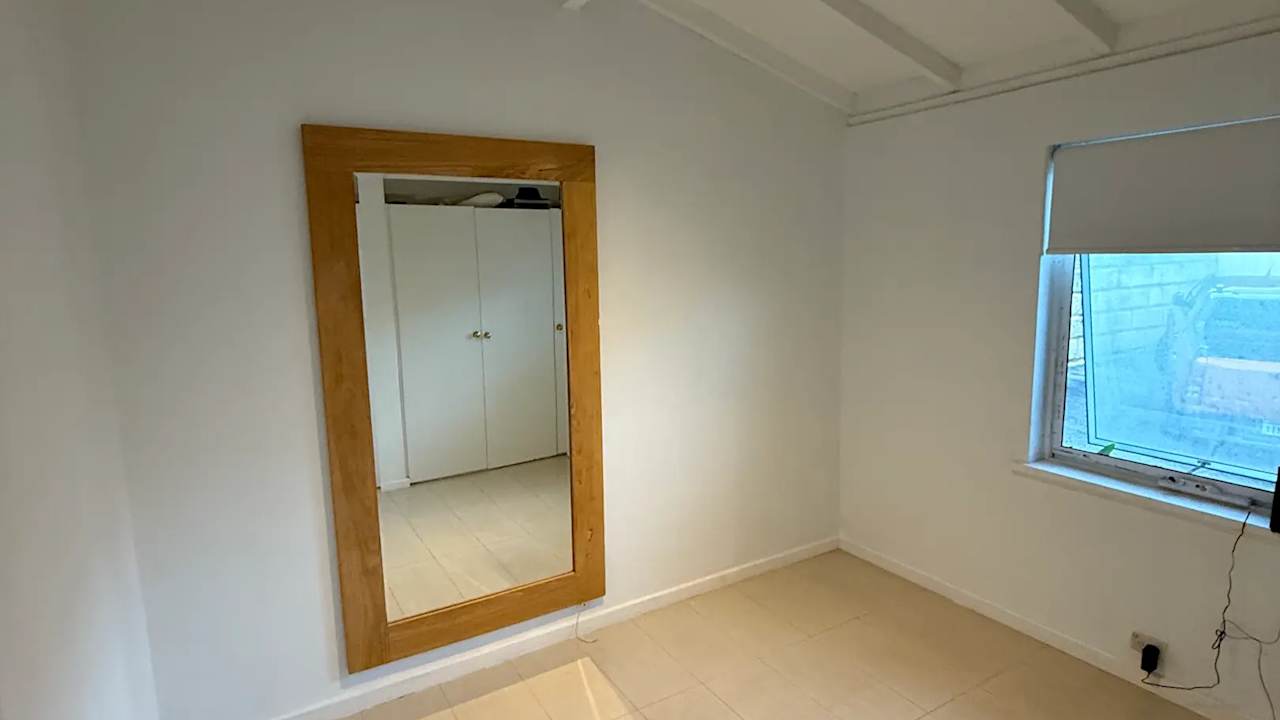 Unfurnished room in a flatshare