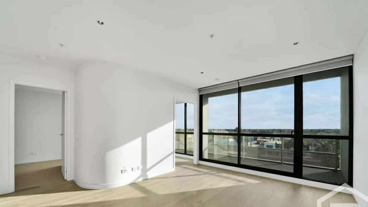 Unfurnished room with own bathroom