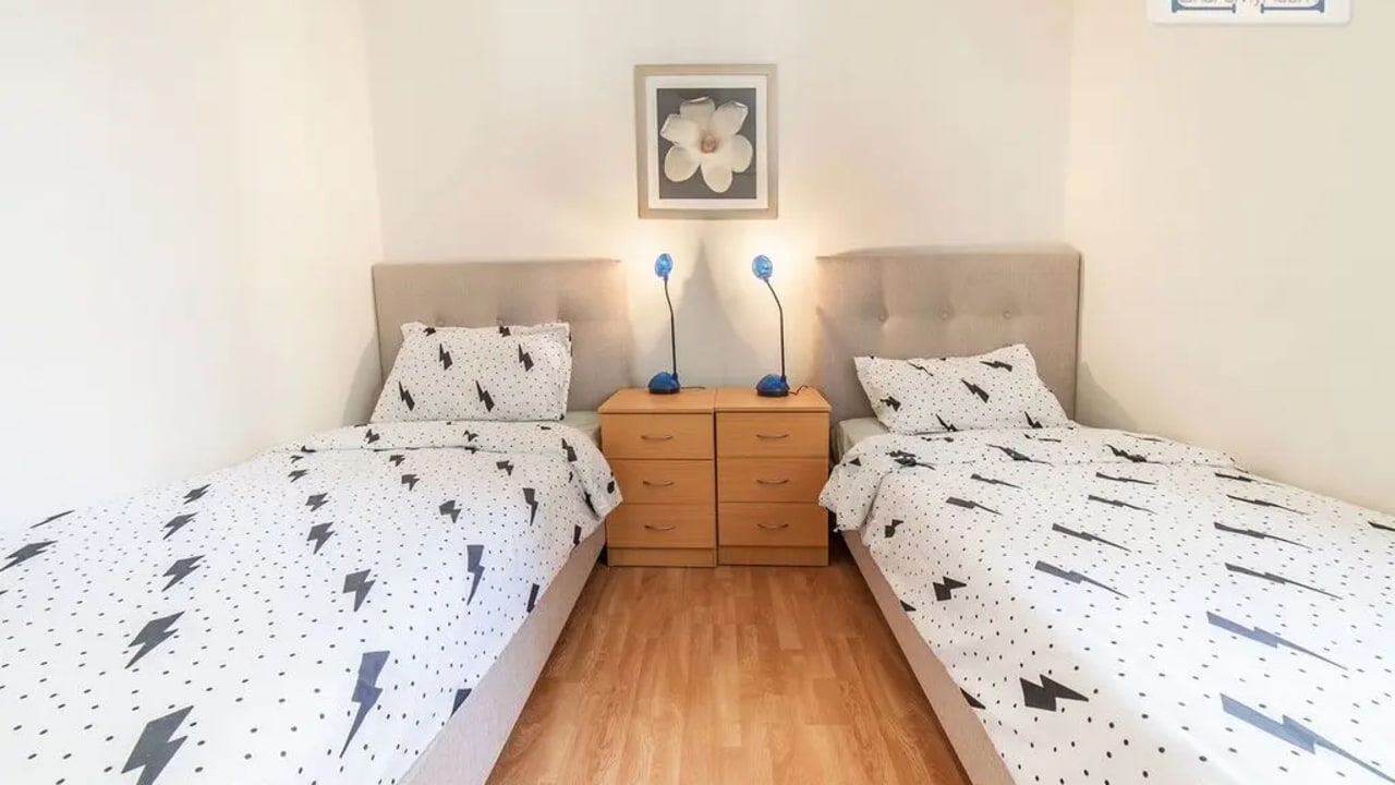 Furnished room with ensuite in a flatshare