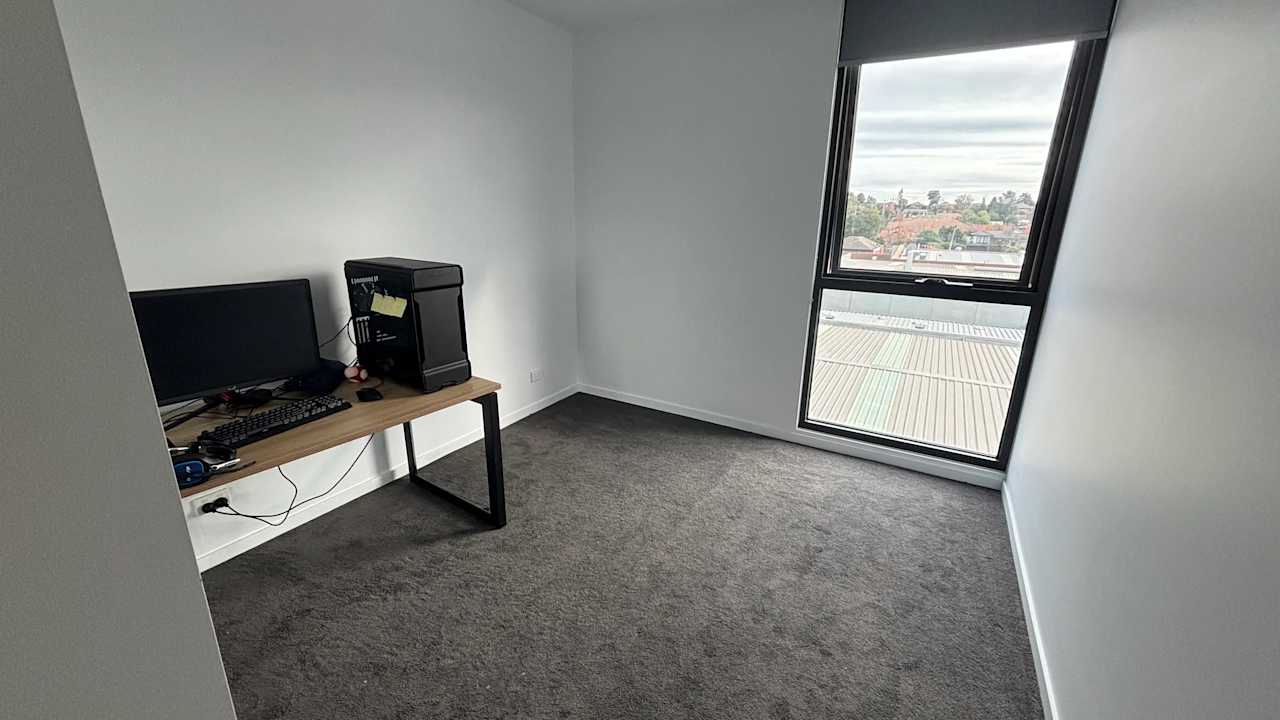 Furnished room with ensuite in a flatshare