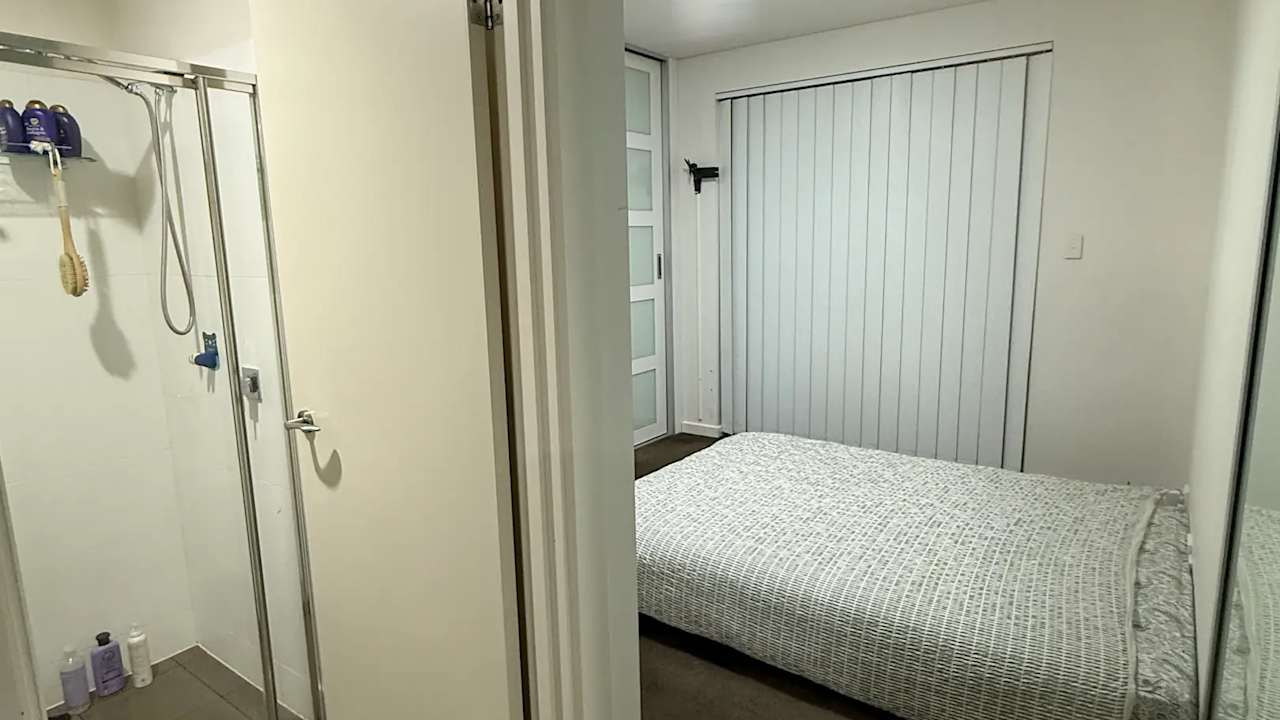 Furnished room with ensuite in a flatshare