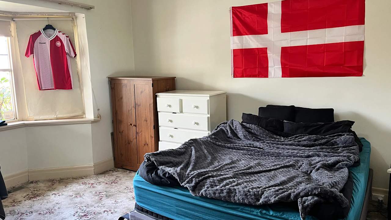 Furnished room in a share house