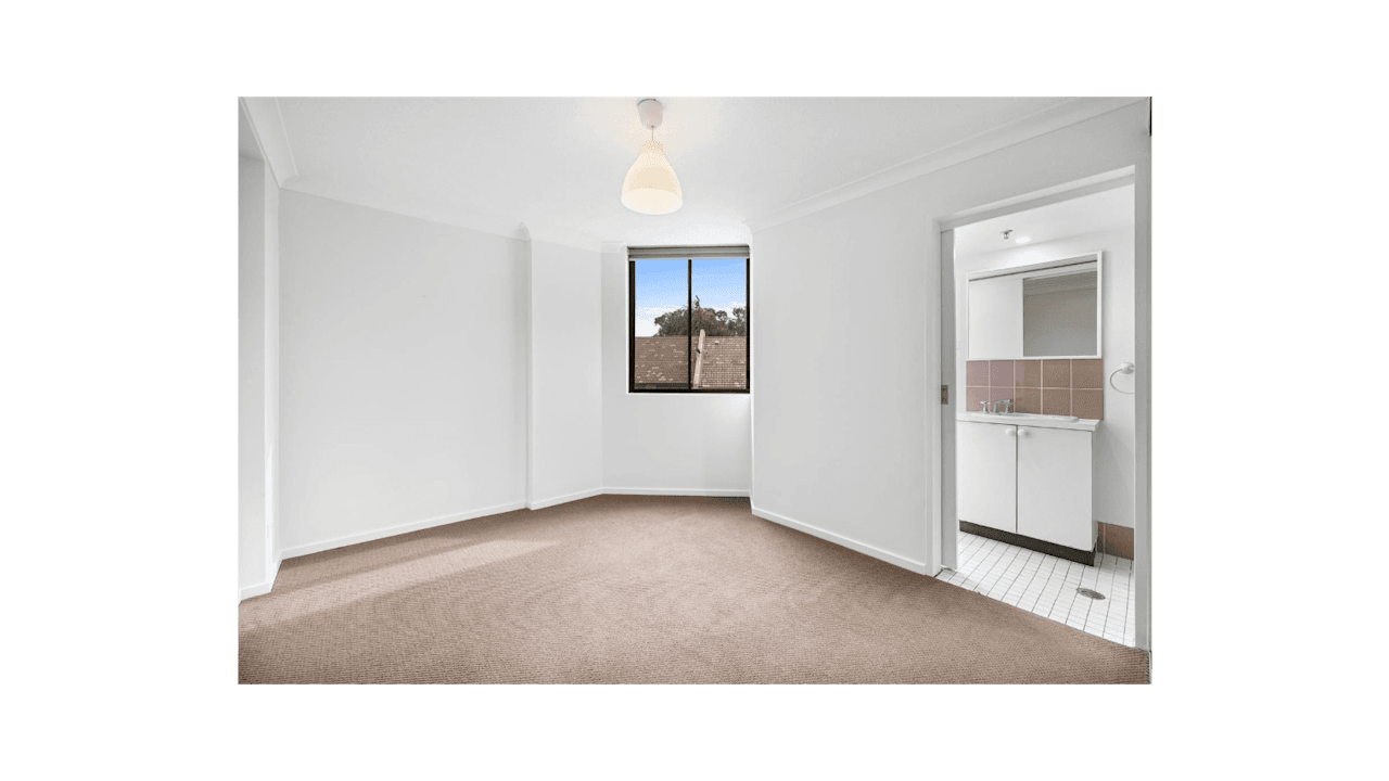 Unfurnished room with own bathroom