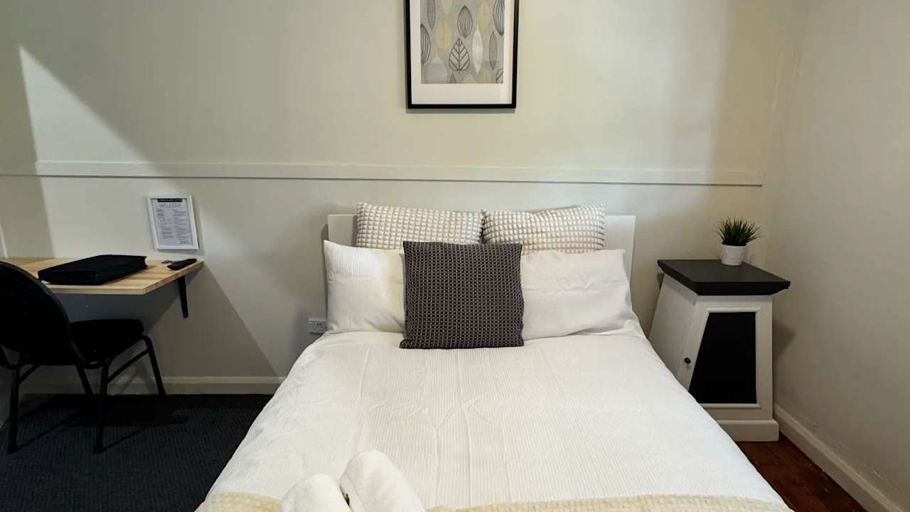 Furnished room in a flatshare