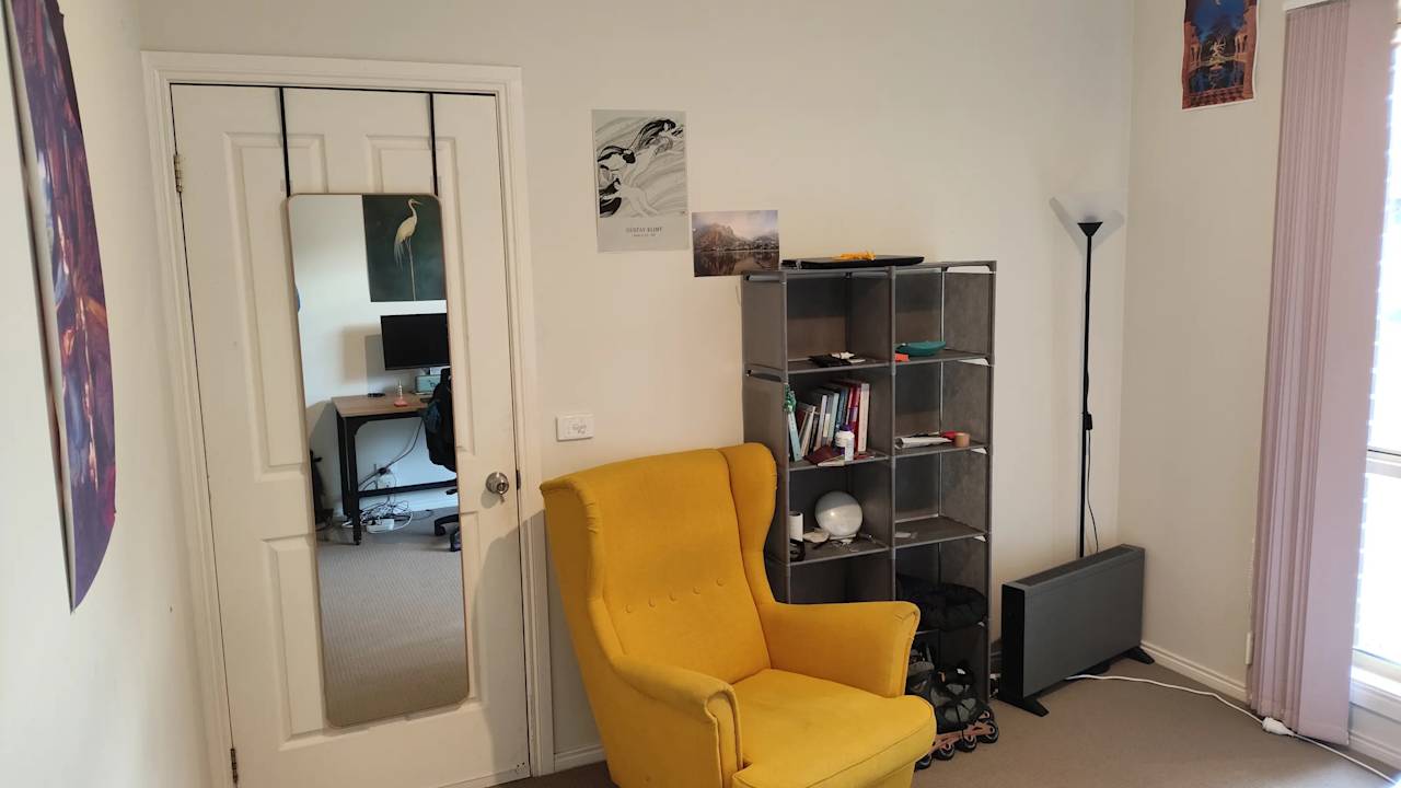 Furnished room in a flatshare