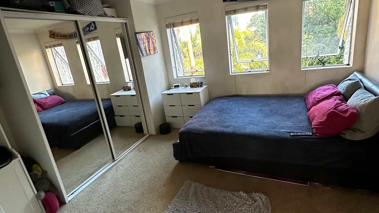 Furnished room in a flatshare